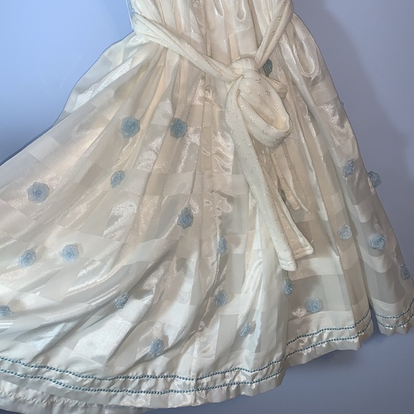 Vintage handmade girls puff sleeve white Cream Dress with Blue Floral rosette’s - Picture 4 of 6